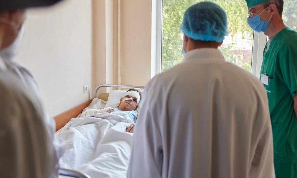 Συντριβή αεροσκάφους στην Ουκρανία: Ο Ζελένσκι επισκέφθηκε τον μοναδικό επιζώντα